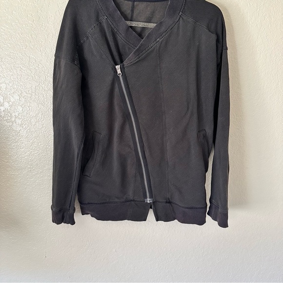 Lululemon Mula striped Bundle Wrap size 8 - Picture 10 of 13